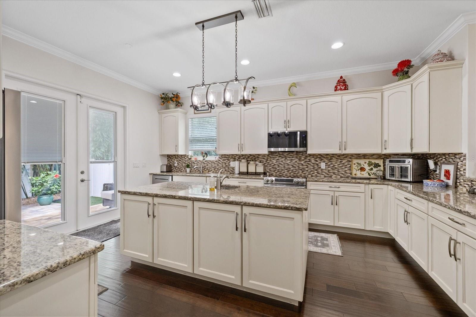2712 W GRAY ST — photo 19