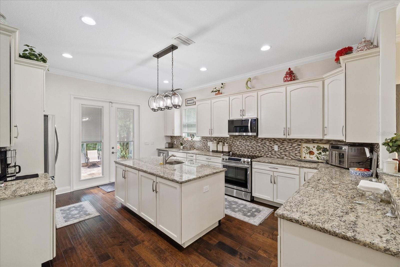 2712 W GRAY ST — photo 14
