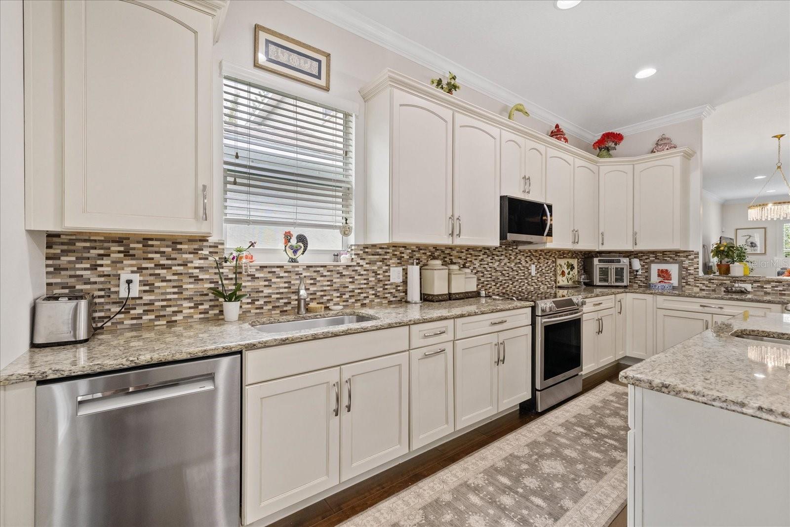 2712 W GRAY ST — photo 18