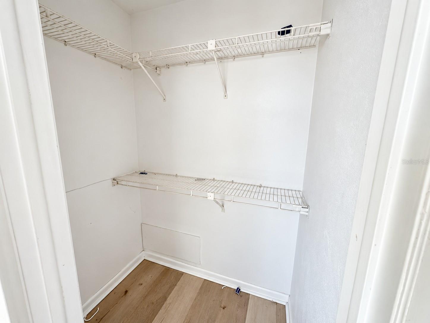 2076 BUTTERNUT CIR W — photo 6