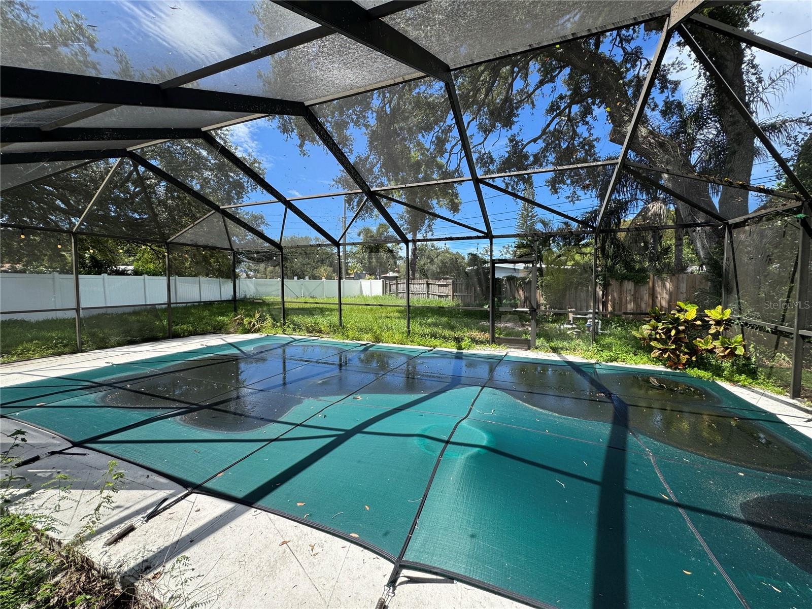 2076 BUTTERNUT CIR W — photo 2