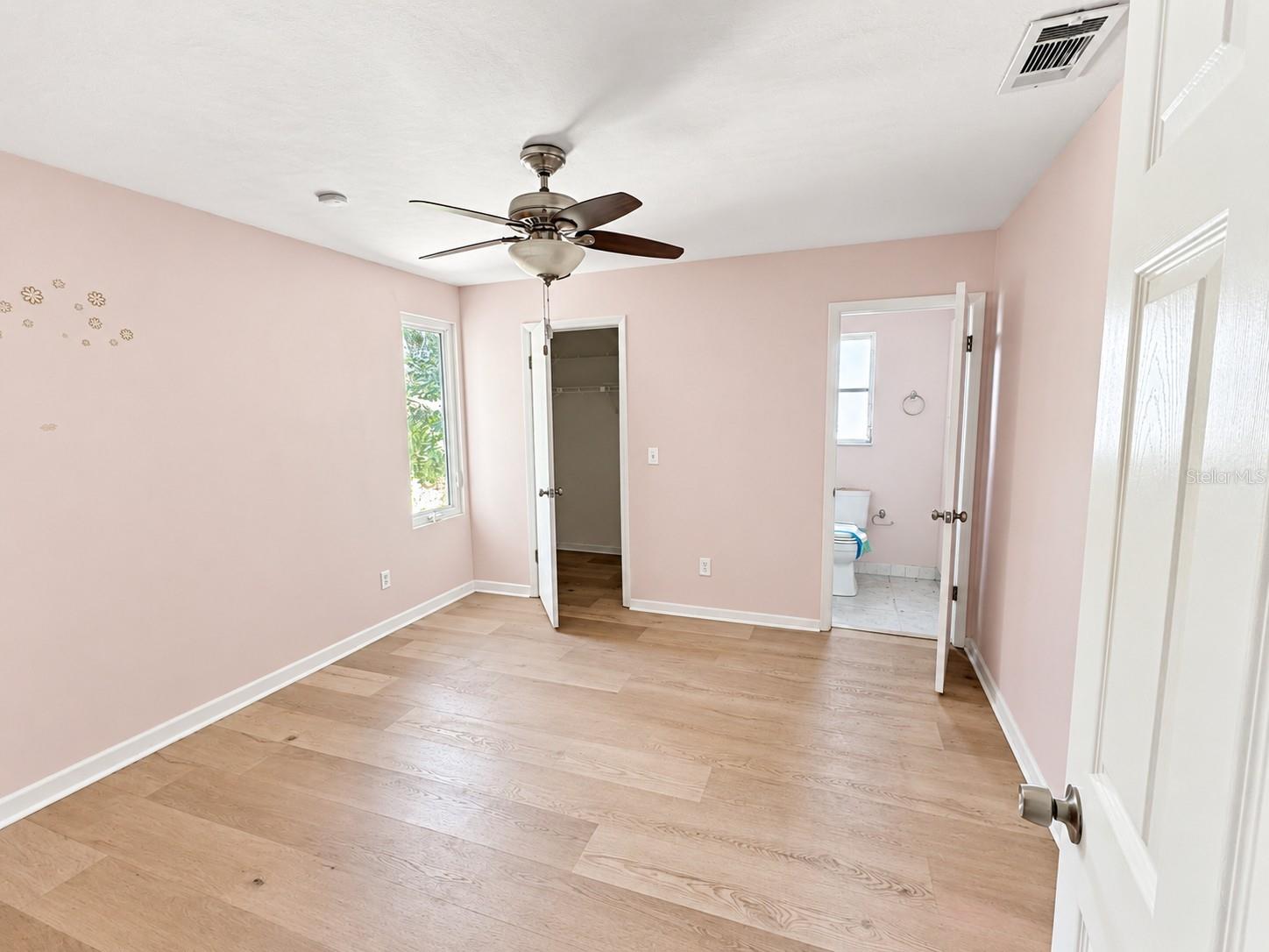 2076 BUTTERNUT CIR W — photo 9