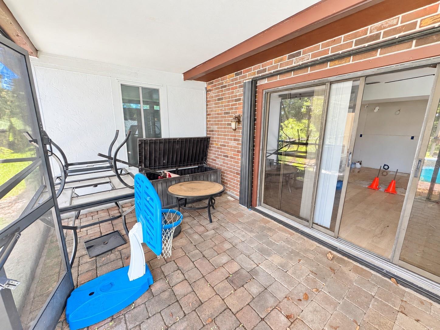 2076 BUTTERNUT CIR W — photo 21