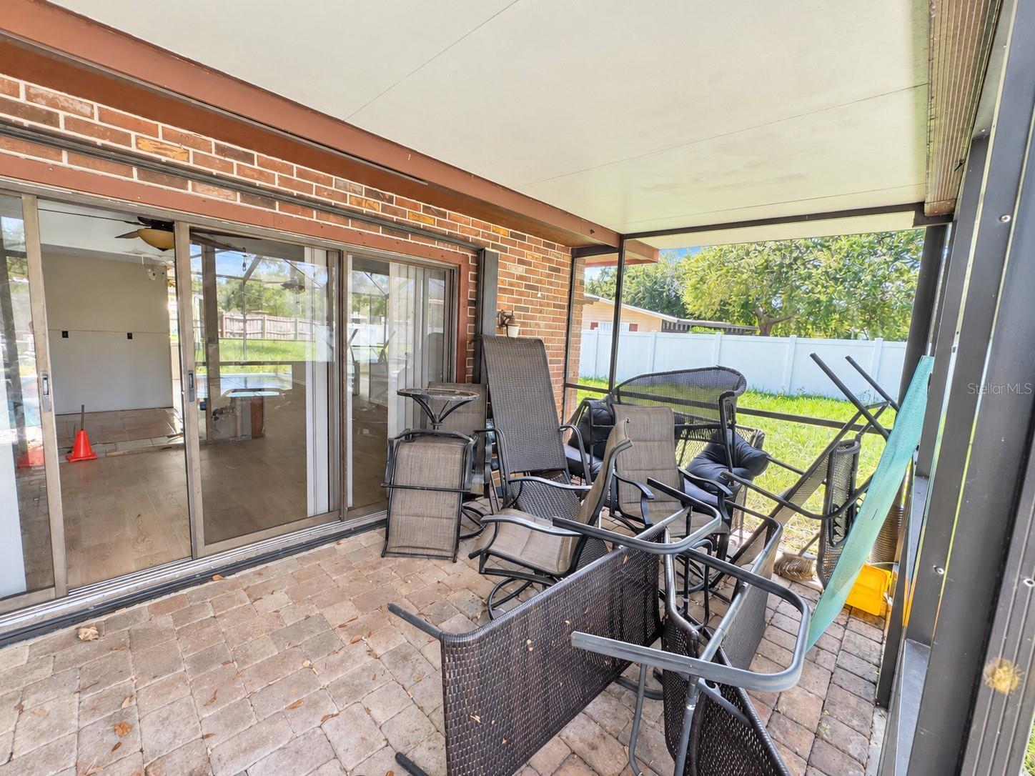 2076 BUTTERNUT CIR W — photo 22