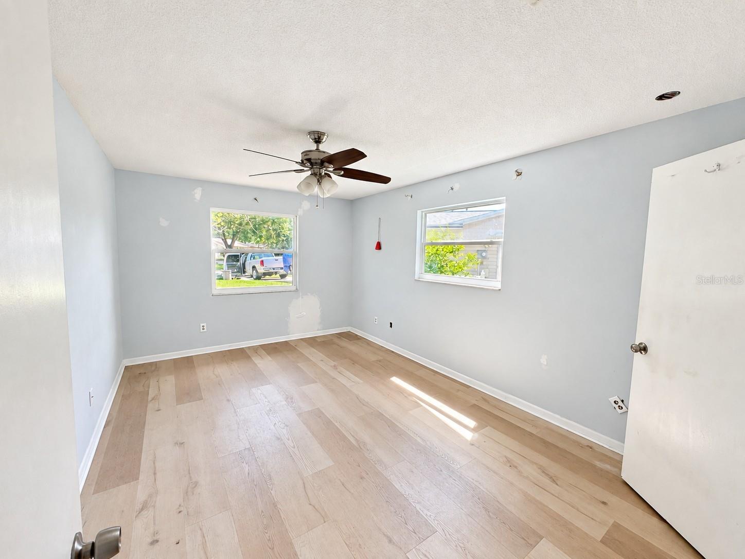 2076 BUTTERNUT CIR W — photo 4