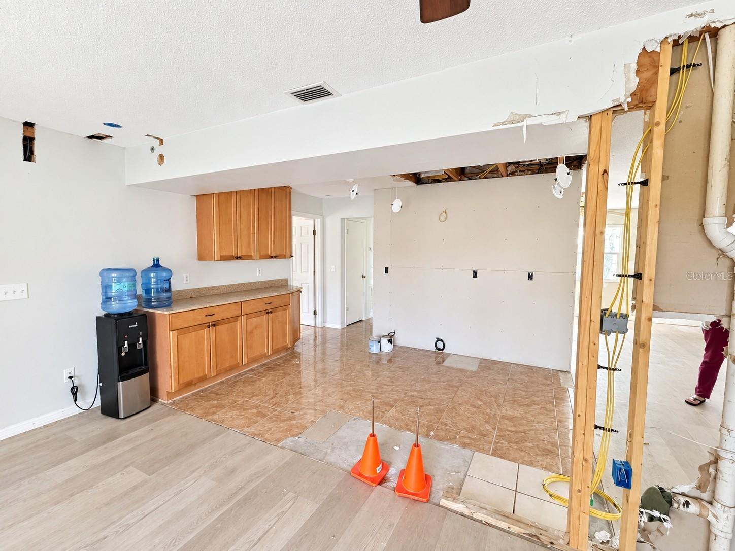 2076 BUTTERNUT CIR W — photo 19