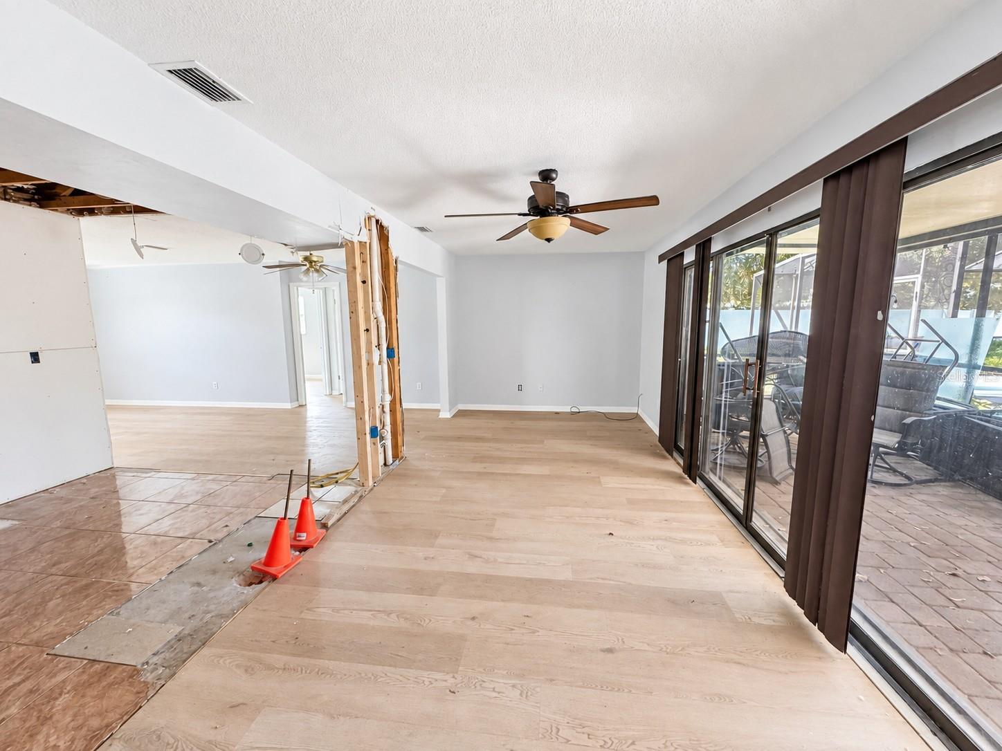 2076 BUTTERNUT CIR W — photo 20