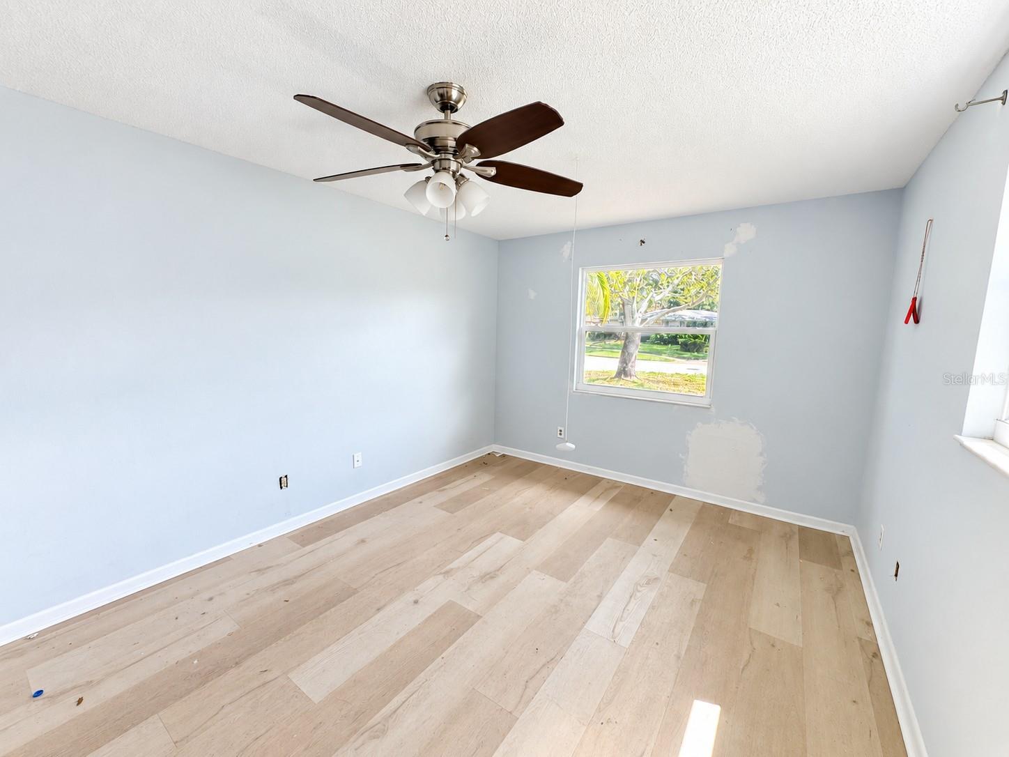 2076 BUTTERNUT CIR W — photo 5