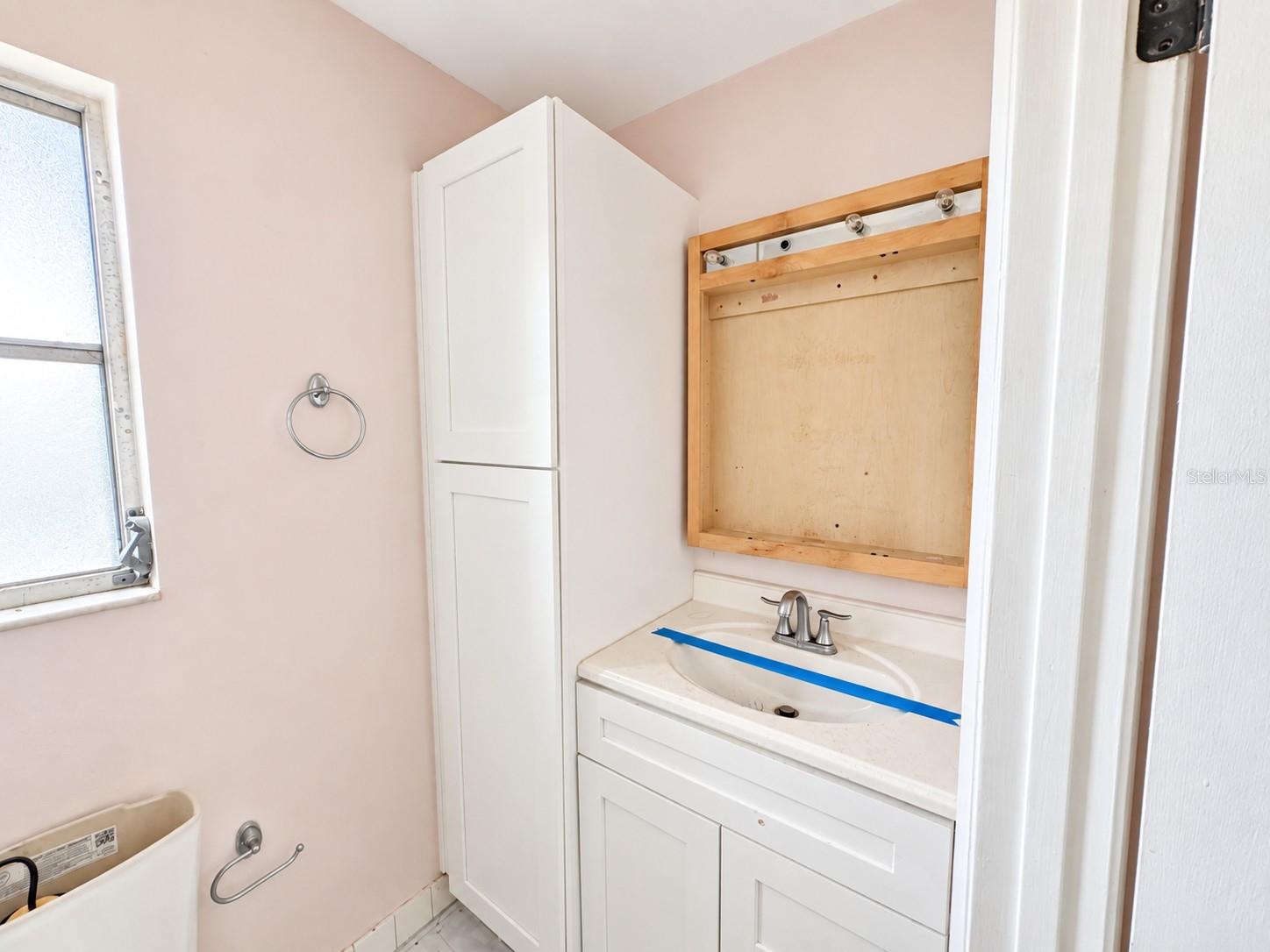 2076 BUTTERNUT CIR W — photo 10