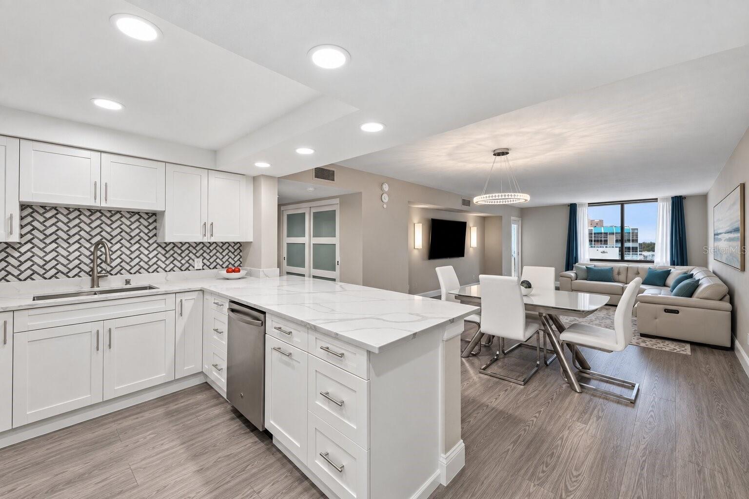 1460 GULF BLVD #1106 — photo 8