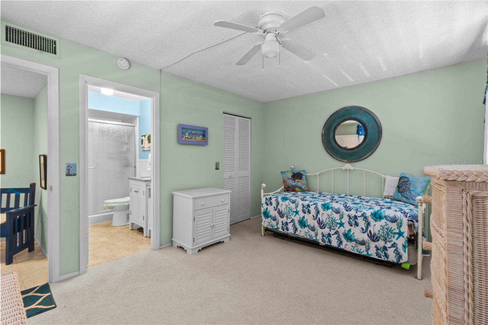 521 LAKESIDE DR — photo 26