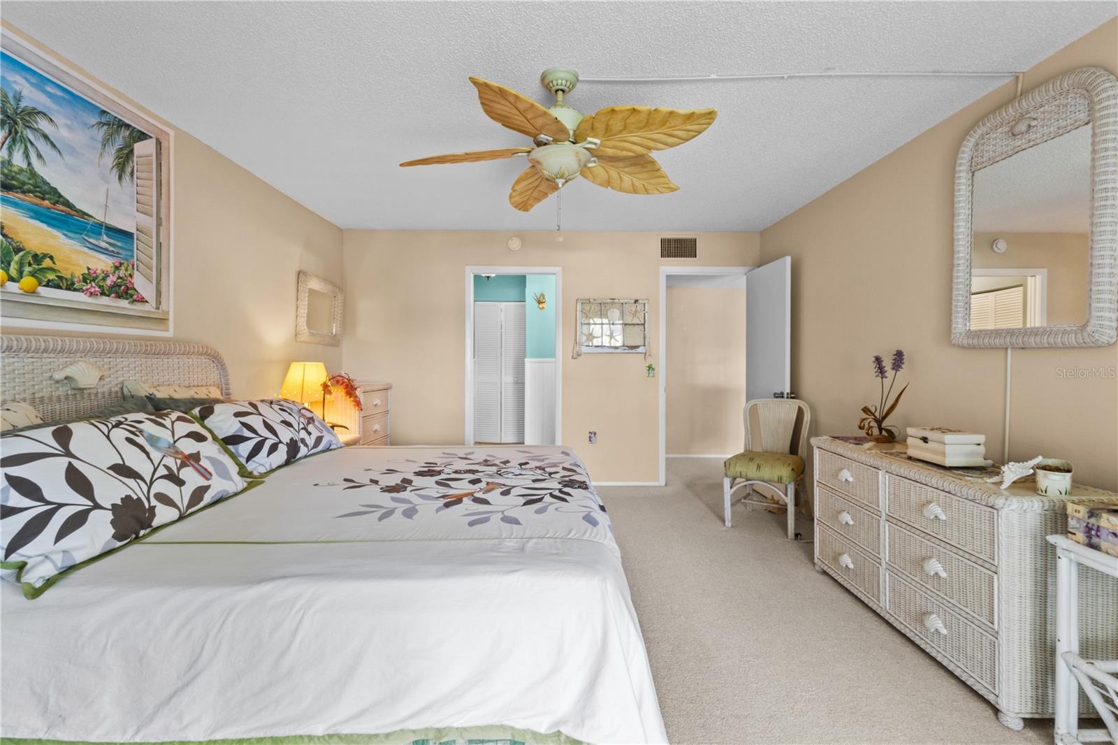 521 LAKESIDE DR — photo 21