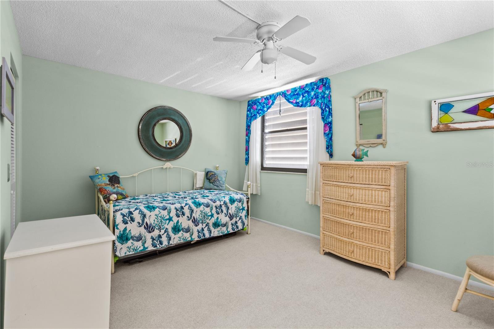 521 LAKESIDE DR — photo 25