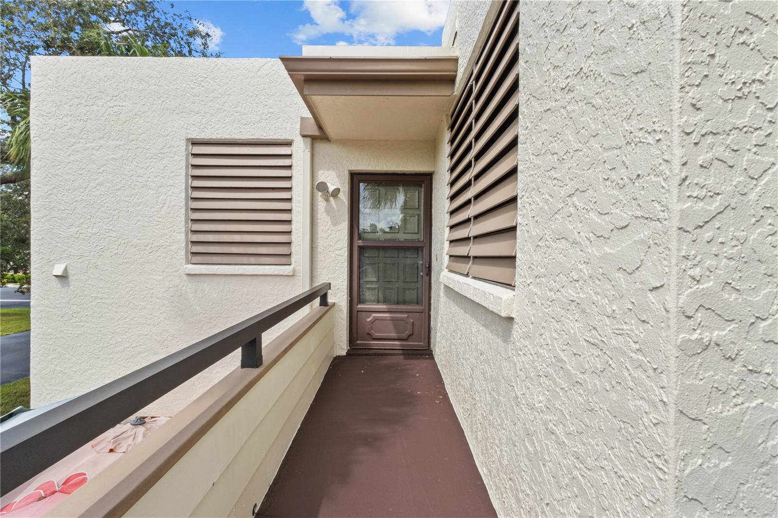 521 LAKESIDE DR — photo 39