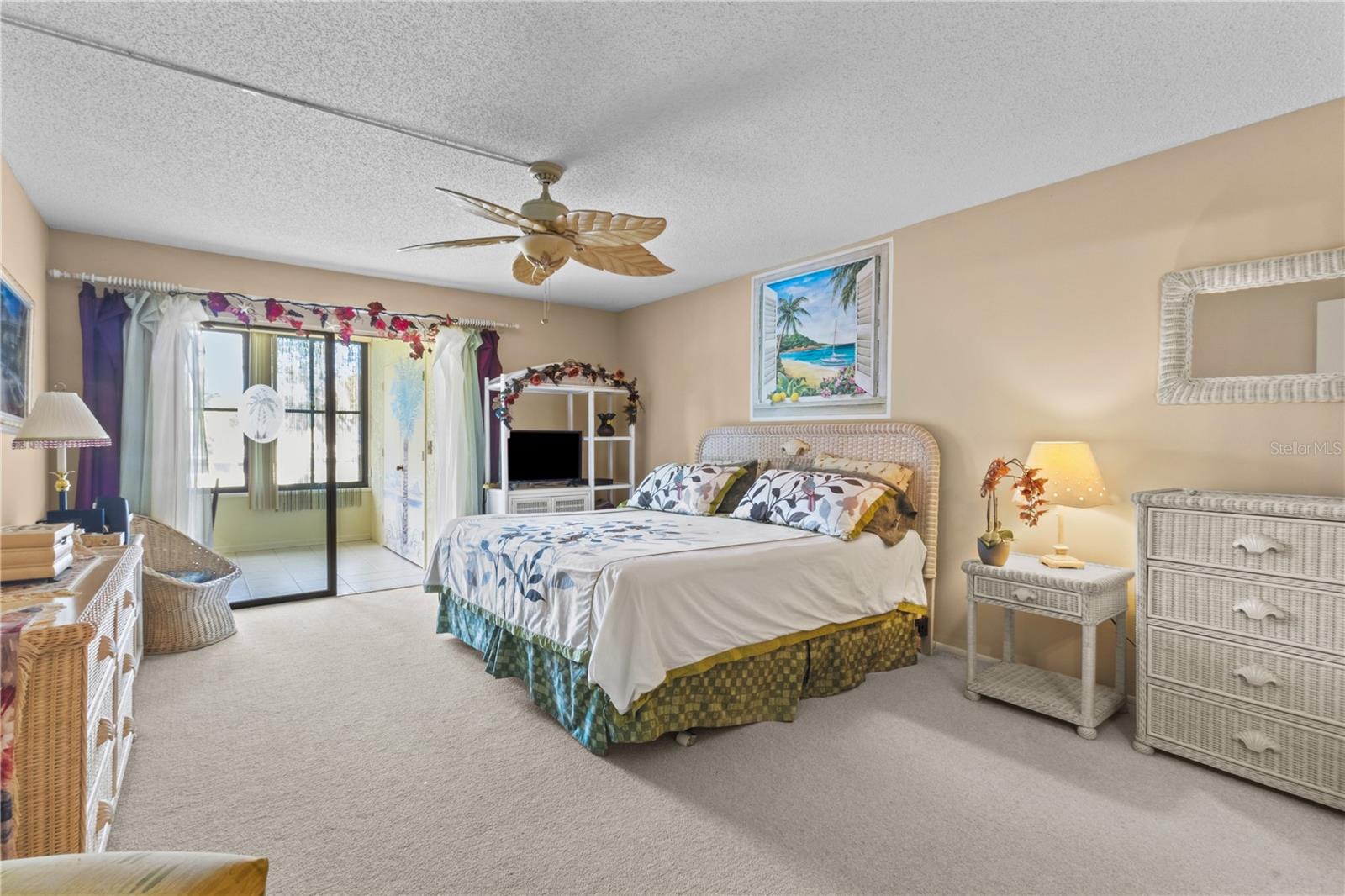 521 LAKESIDE DR — photo 19