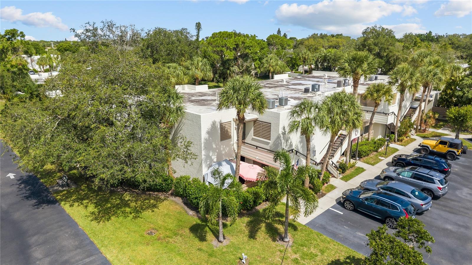 521 LAKESIDE DR — photo 30
