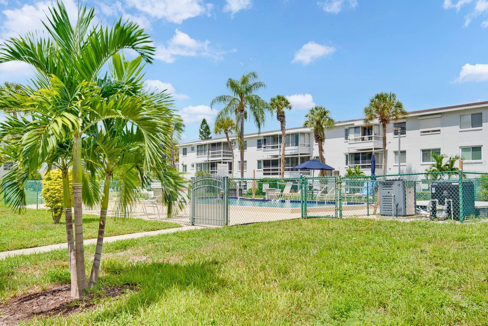 5853 PALM LN #B7 — photo 31