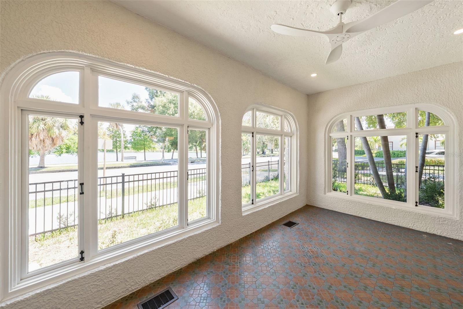 250 MIRROR LAKE DR N — photo 22