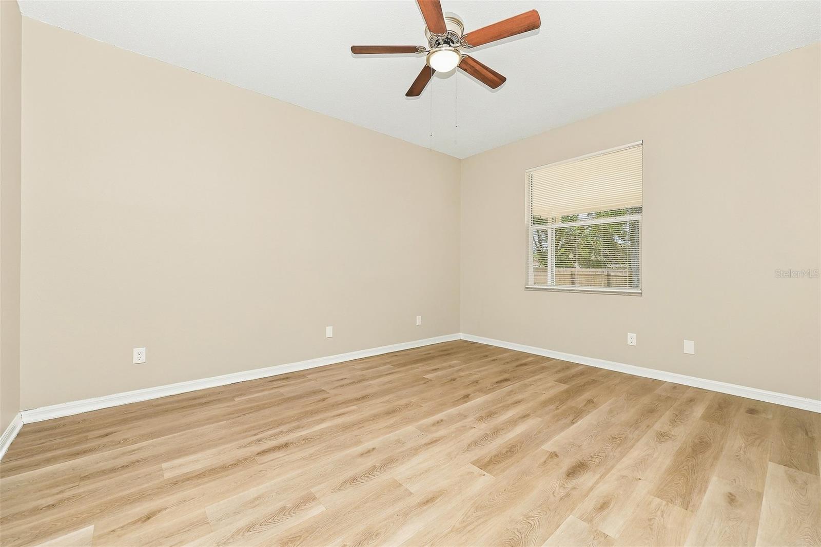 906 GRAND CANYON DR — photo 16