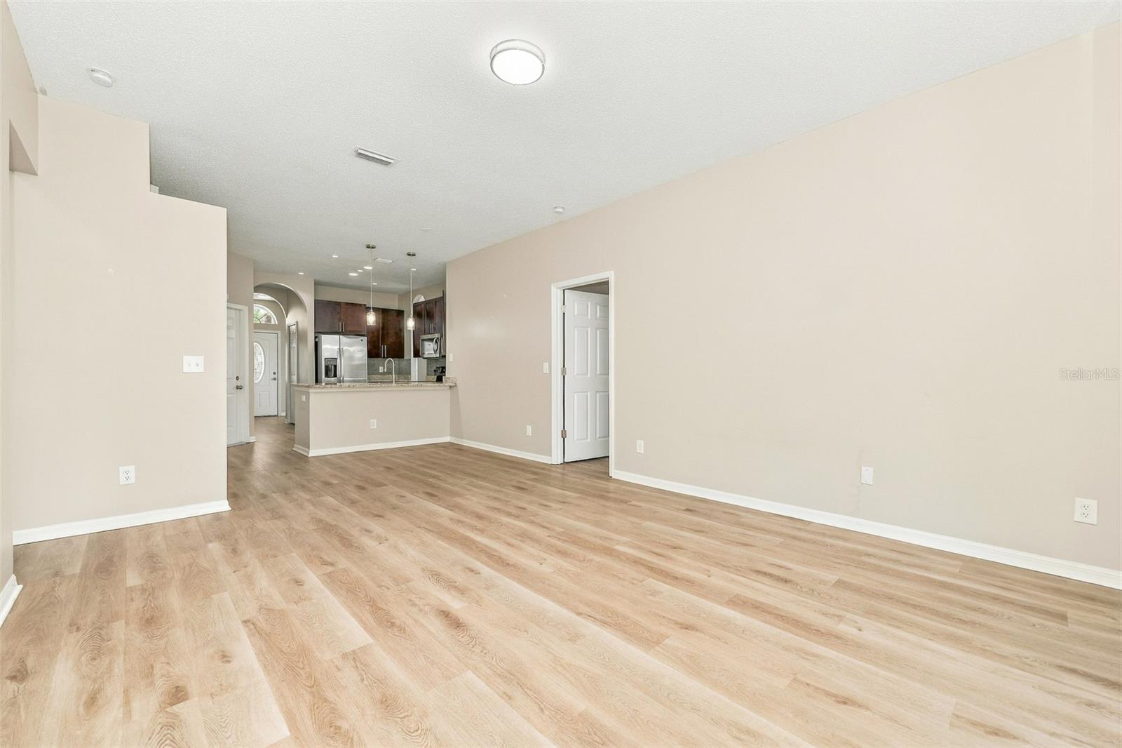 906 GRAND CANYON DR — photo 30