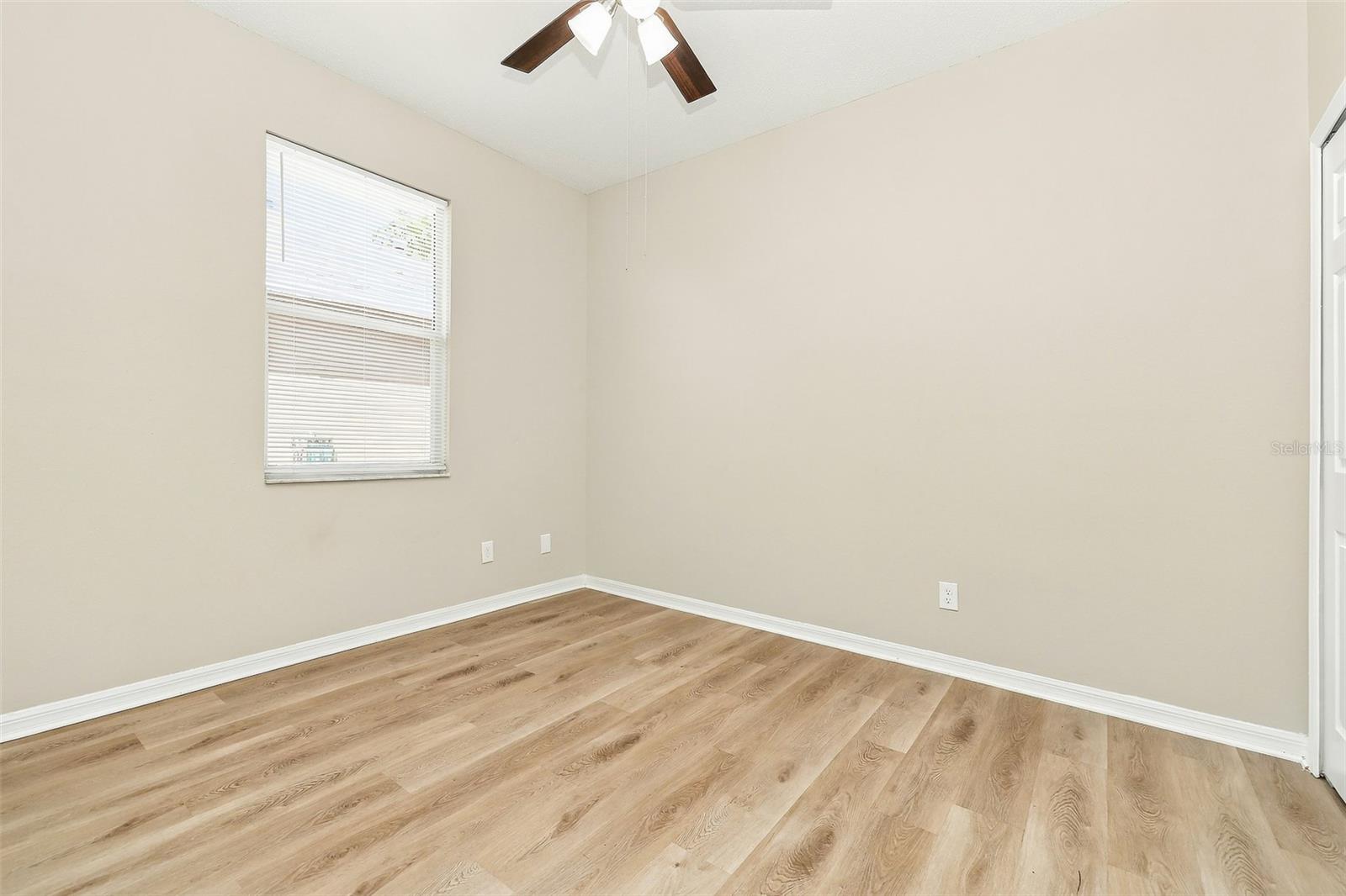 906 GRAND CANYON DR — photo 25