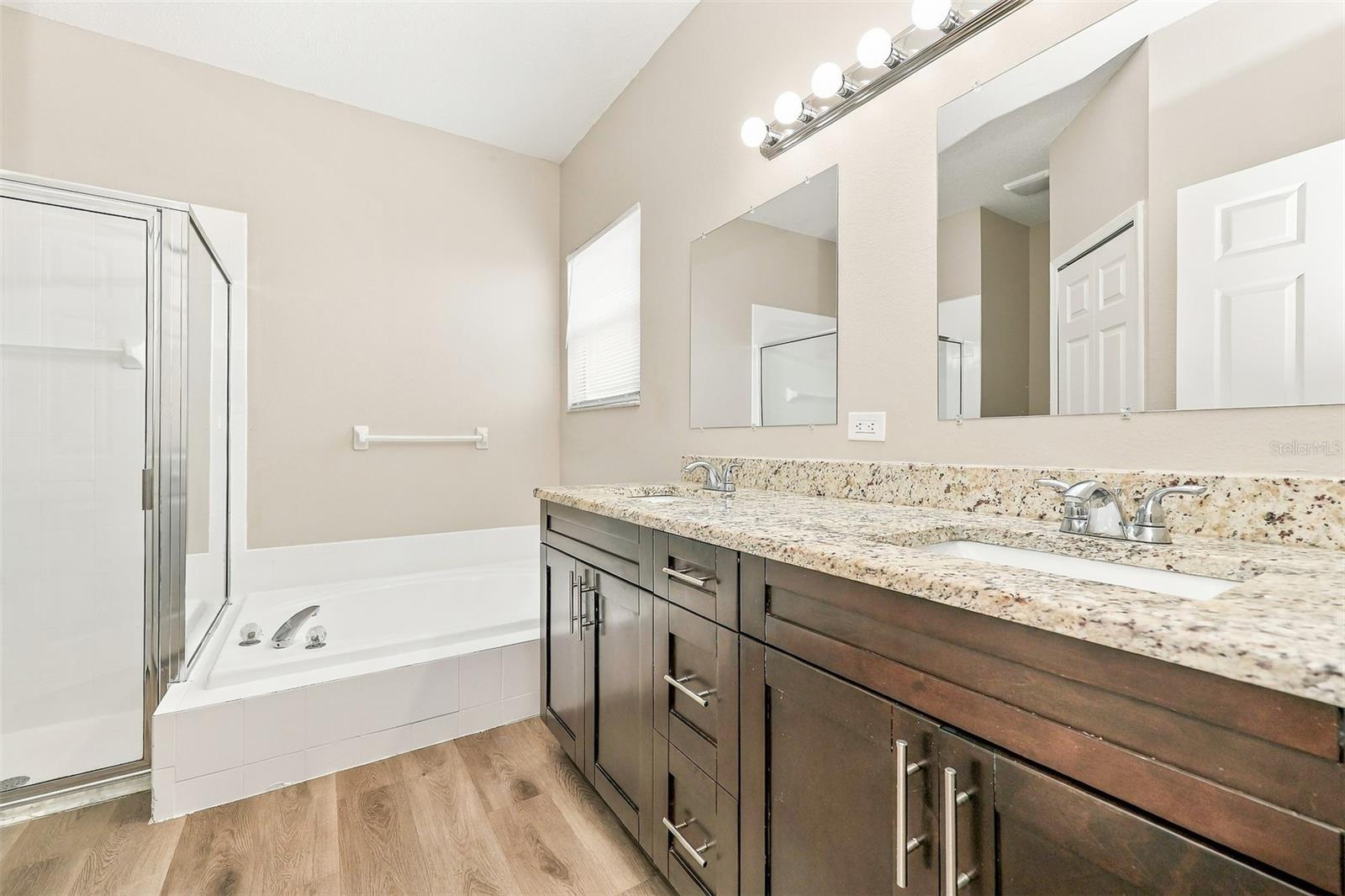 906 GRAND CANYON DR — photo 17