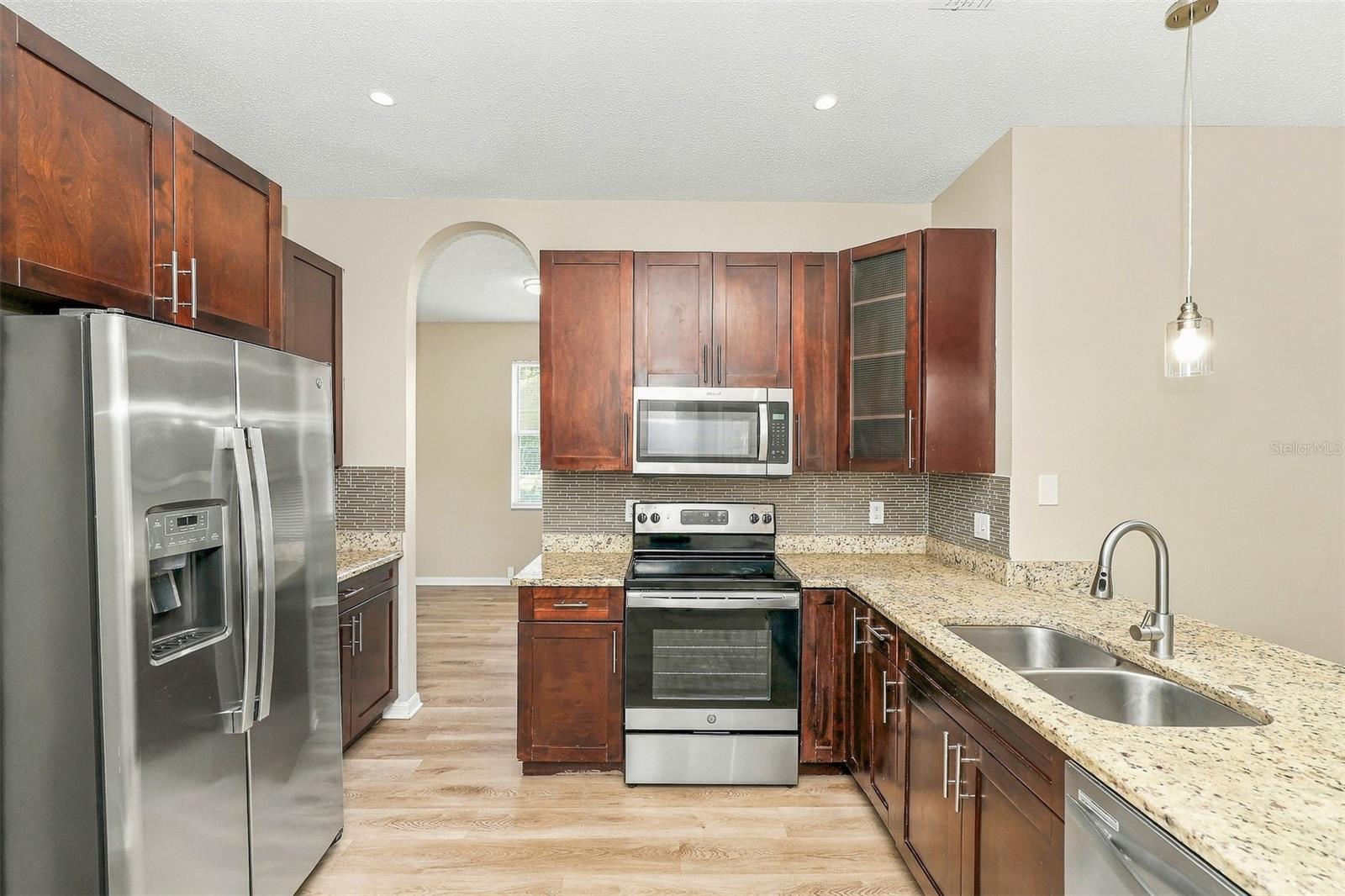 906 GRAND CANYON DR — photo 9