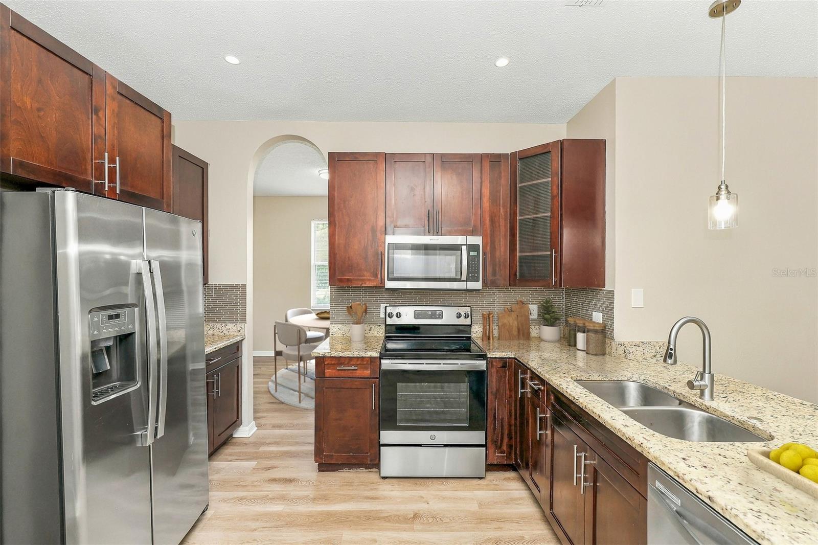 906 GRAND CANYON DR — photo 8