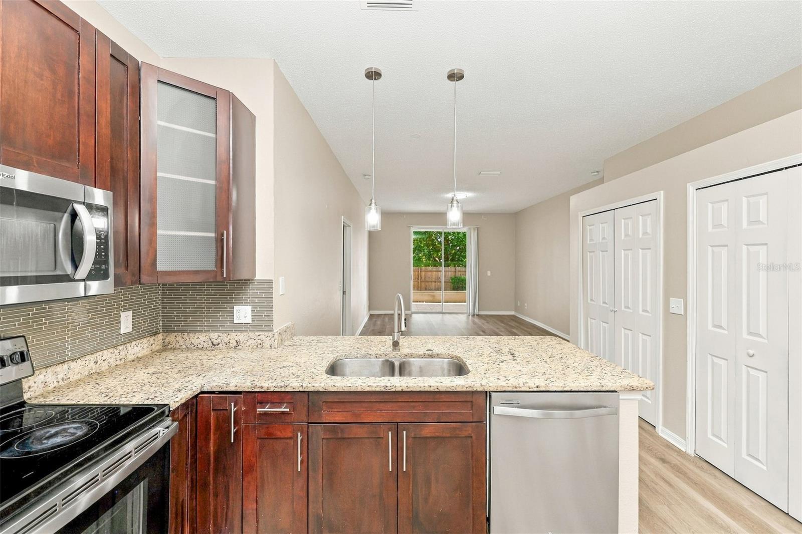 906 GRAND CANYON DR — photo 10