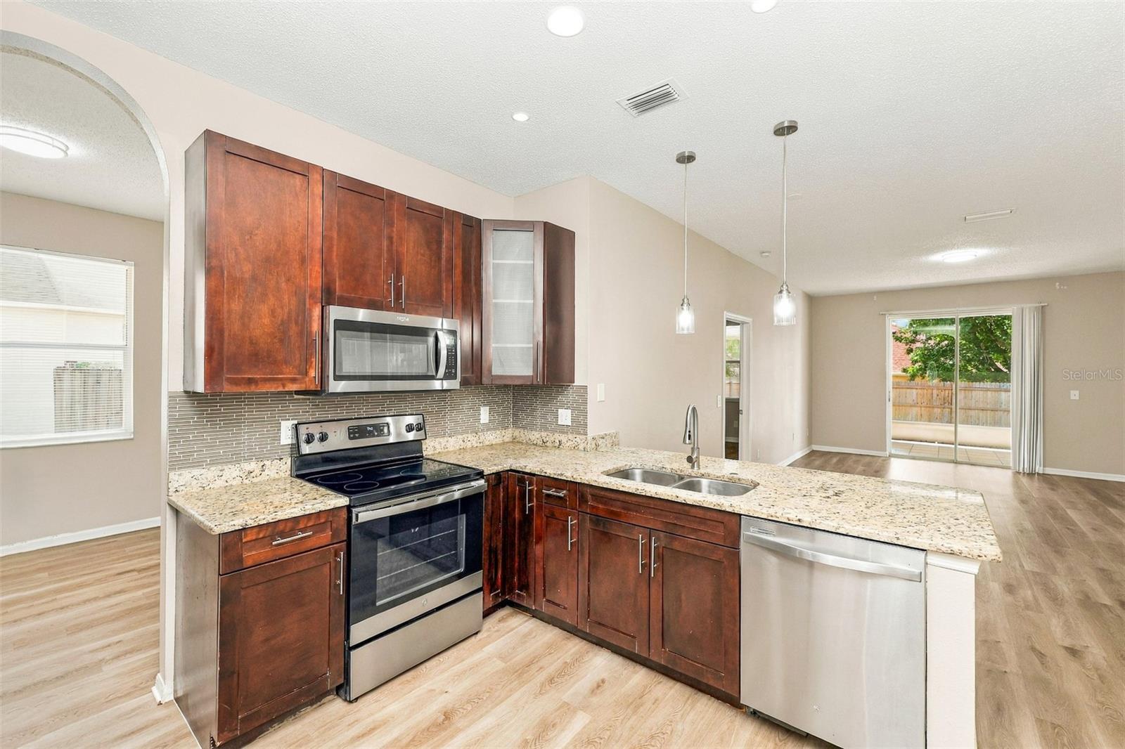 906 GRAND CANYON DR — photo 11
