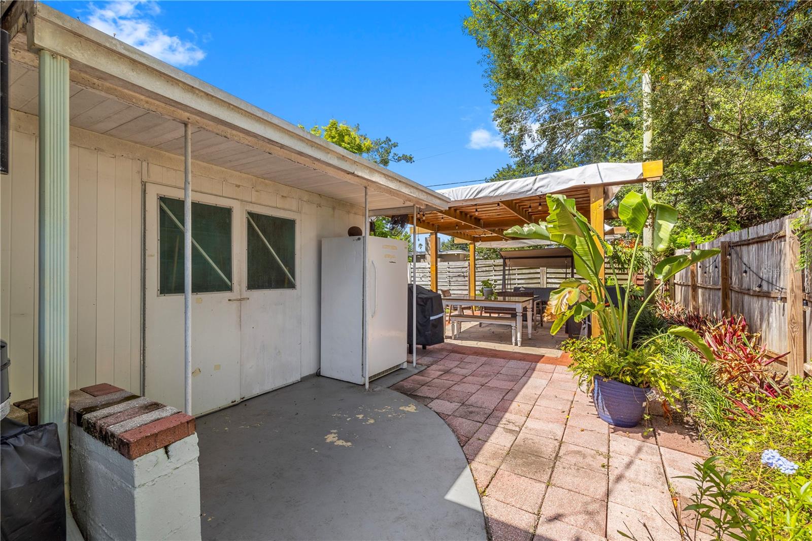 1512 COUNTRY LN W — photo 35