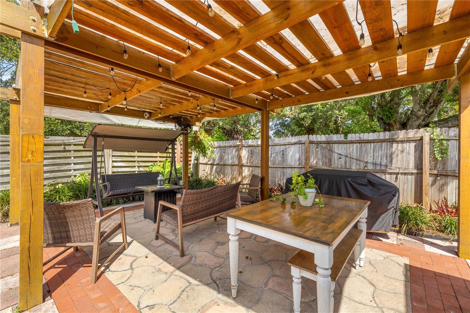 1512 COUNTRY LN W — photo 37