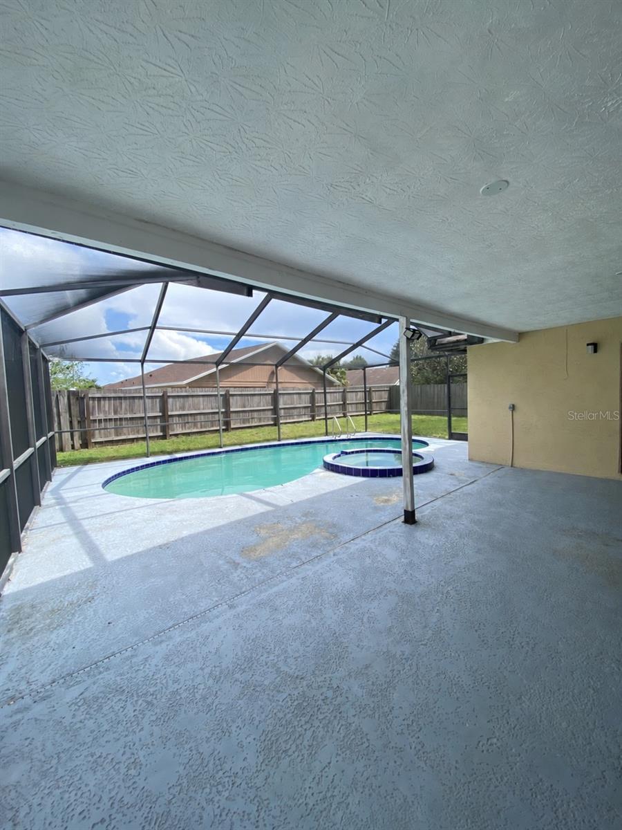 1912 ELK SPRING DR — photo 33
