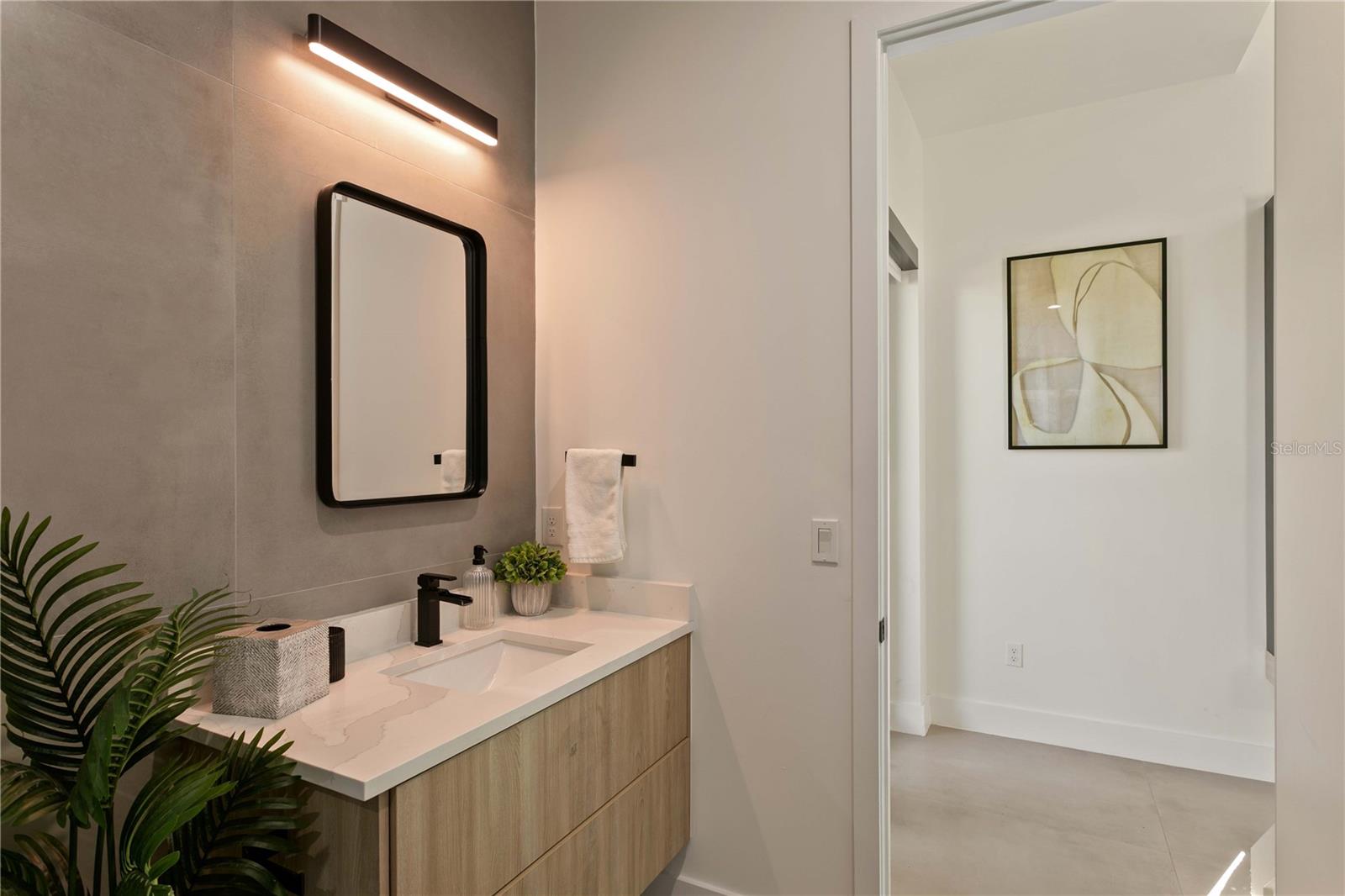 1322 W GRACE ST — photo 28