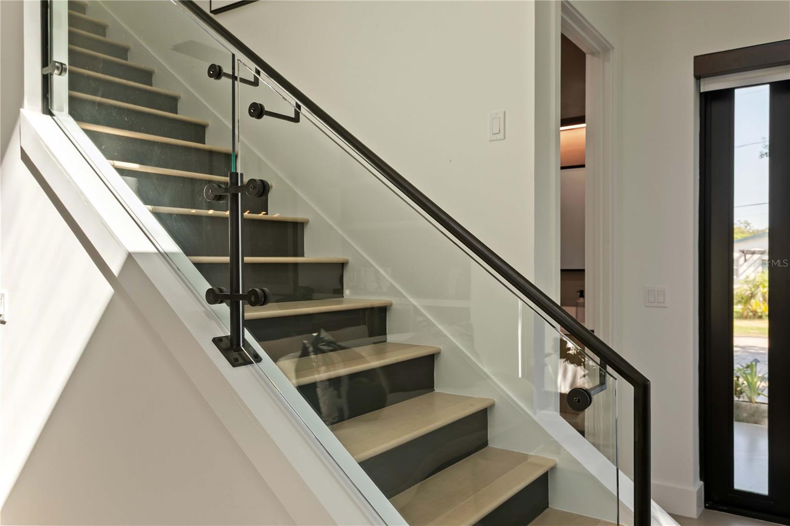 1322 W GRACE ST — photo 30