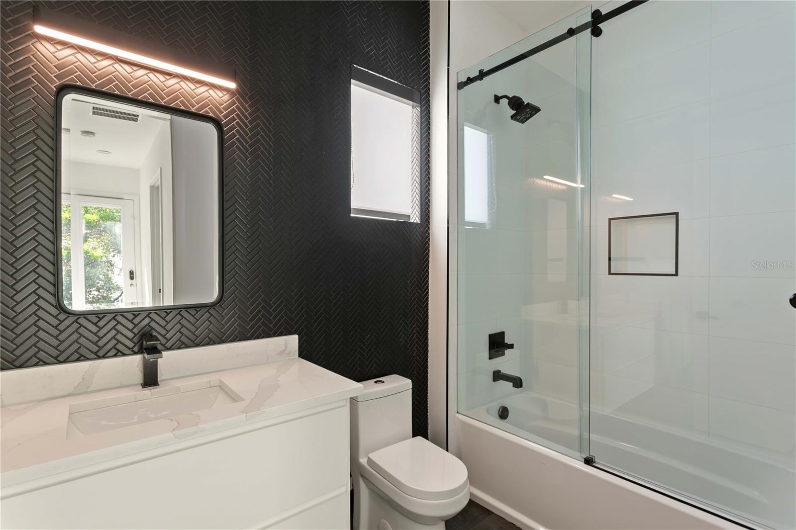 1322 W GRACE ST — photo 45