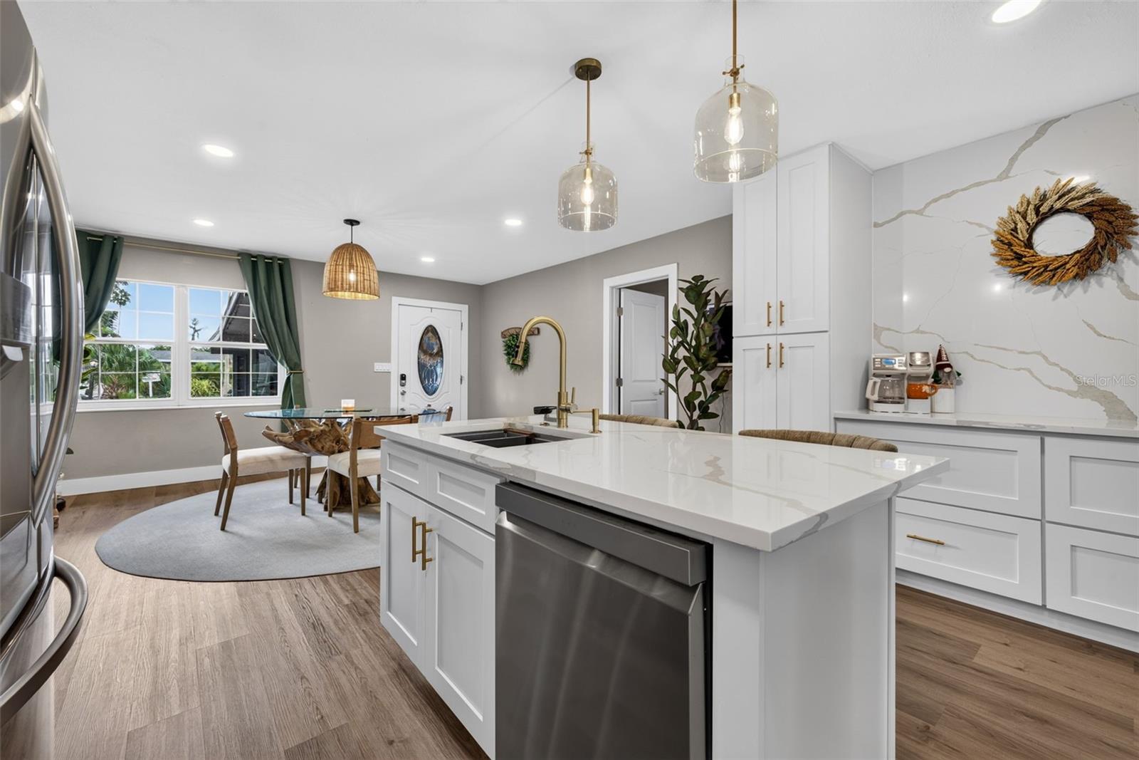 4018 HELENA ST NE — photo 12