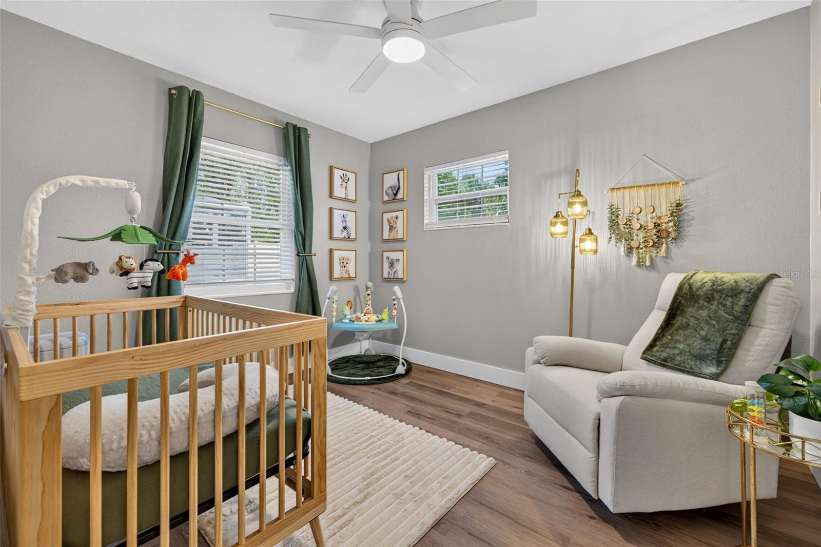 4018 HELENA ST NE — photo 15