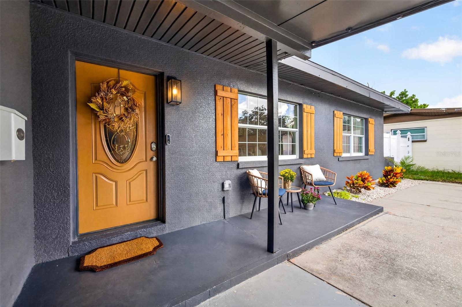 4018 HELENA ST NE — photo 4