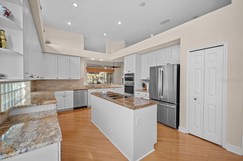 7117 VICTORIA CIR — photo 11