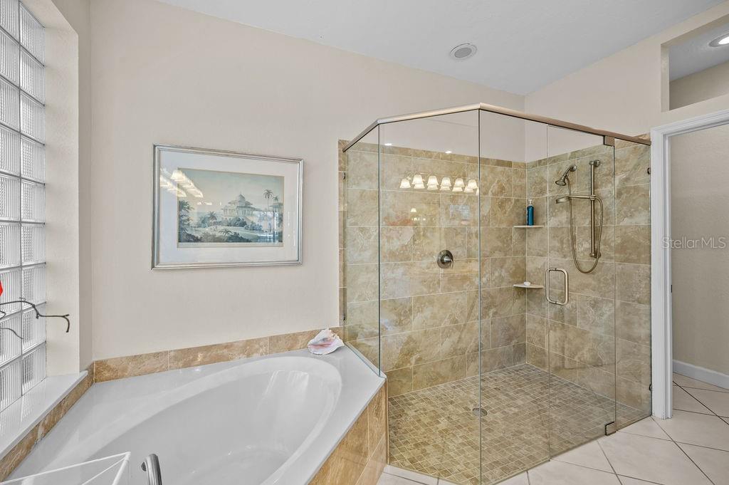 7117 VICTORIA CIR — photo 23