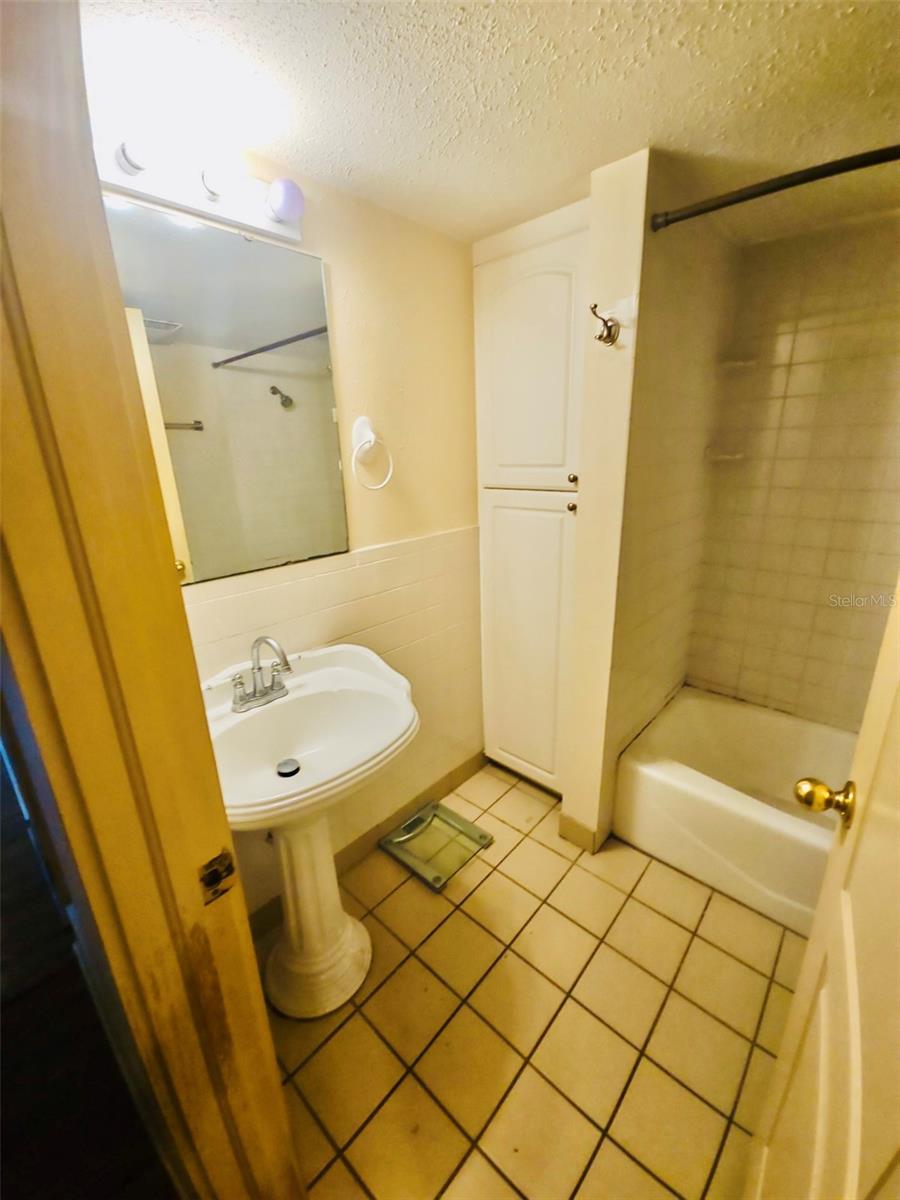14 HAMILTON HEATH DR #B — photo 16