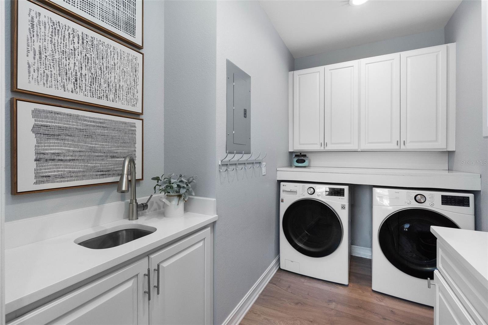 6054 YEATS MANOR DR — photo 48