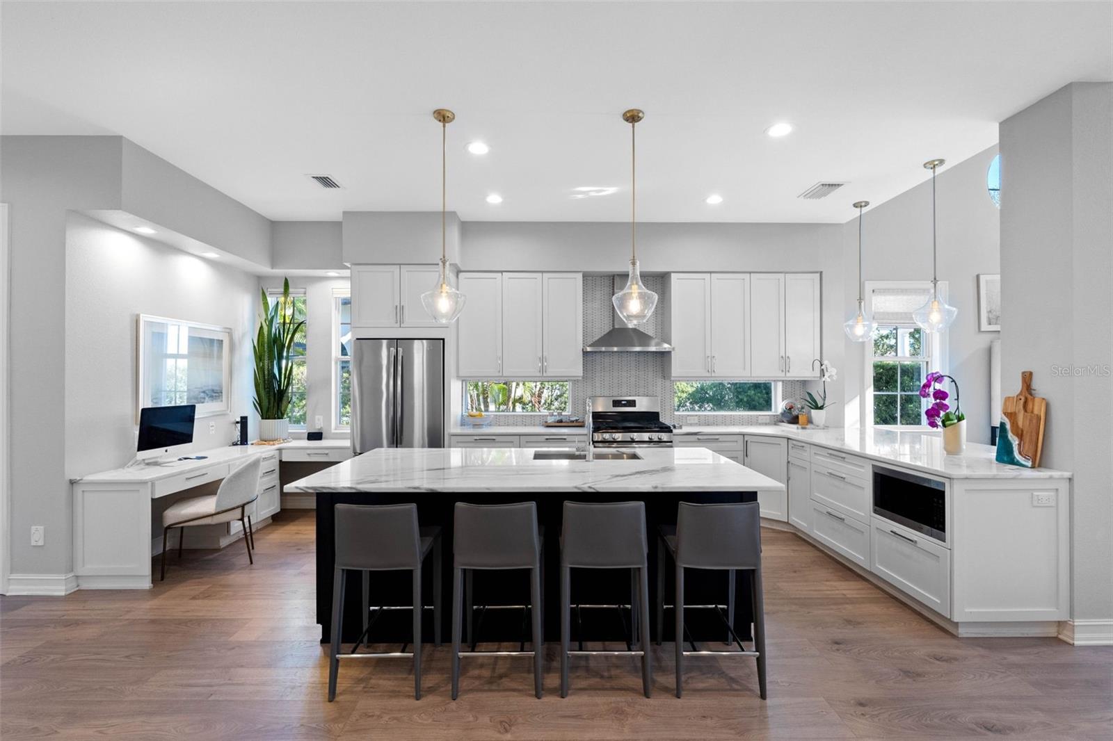 6054 YEATS MANOR DR — photo 8