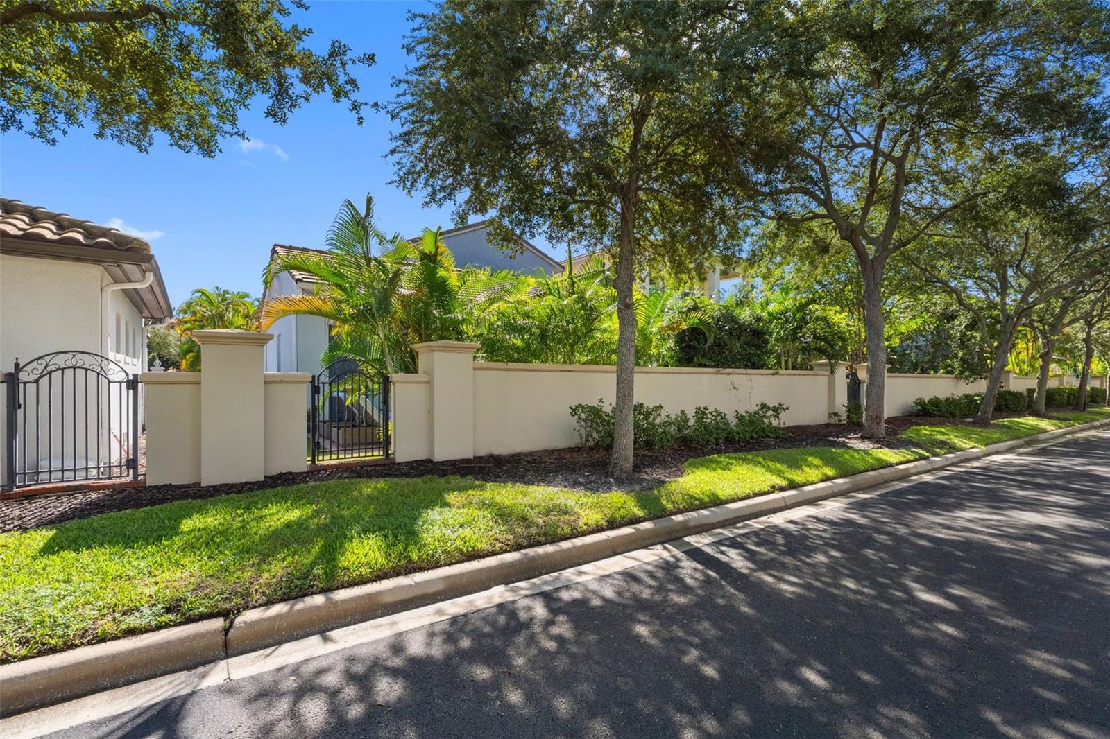 6054 YEATS MANOR DR — photo 56