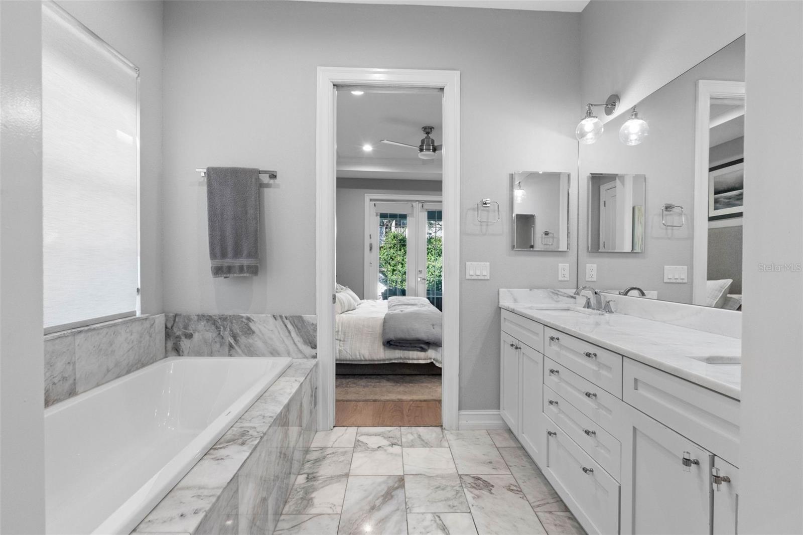 6054 YEATS MANOR DR — photo 26