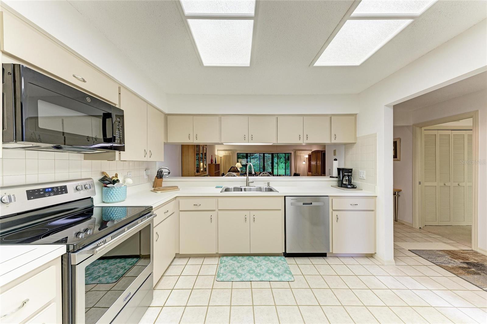3952 WILSHIRE CIR E #166 — photo 18