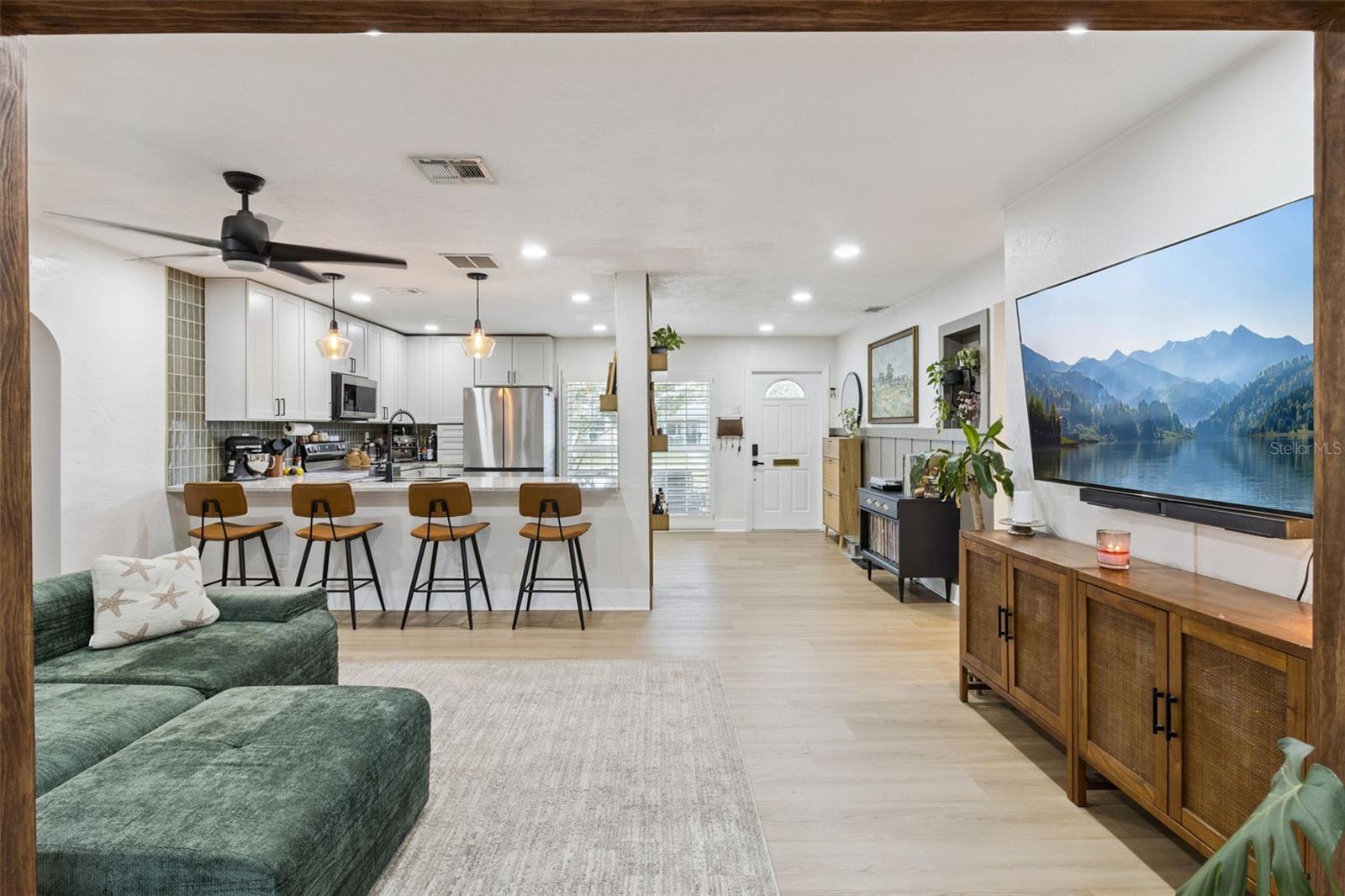 592 43RD AVE NE — photo 4