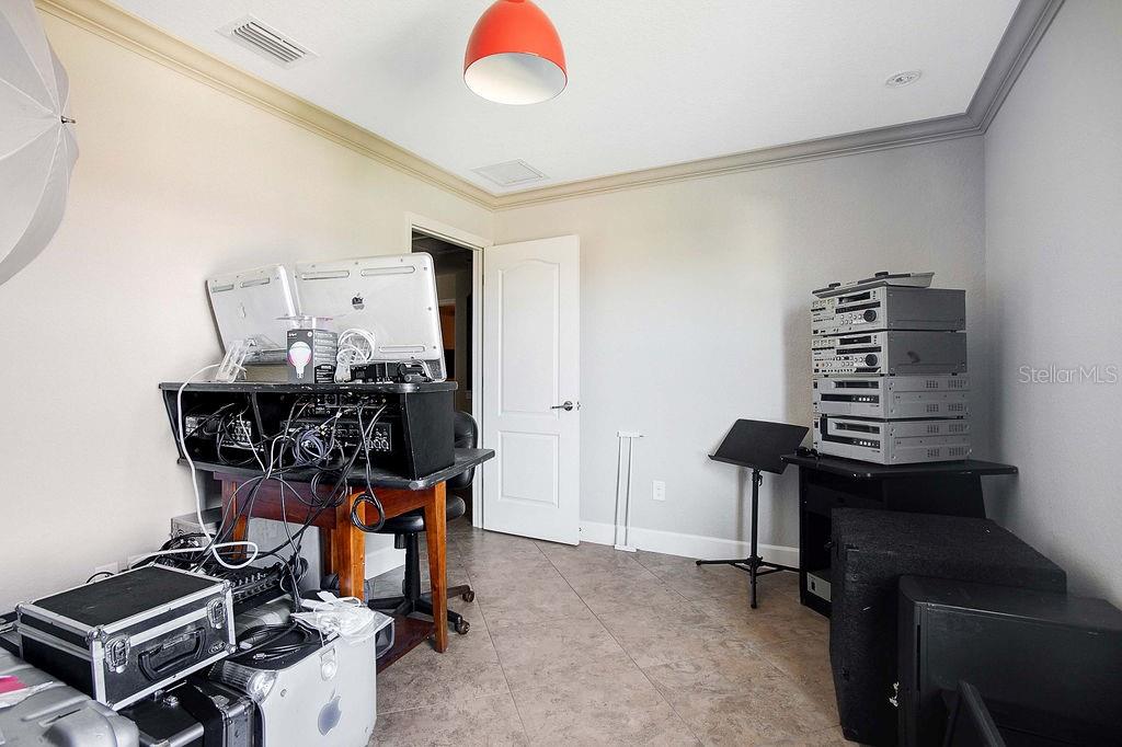 6914 QUIET CREEK DR — photo 24