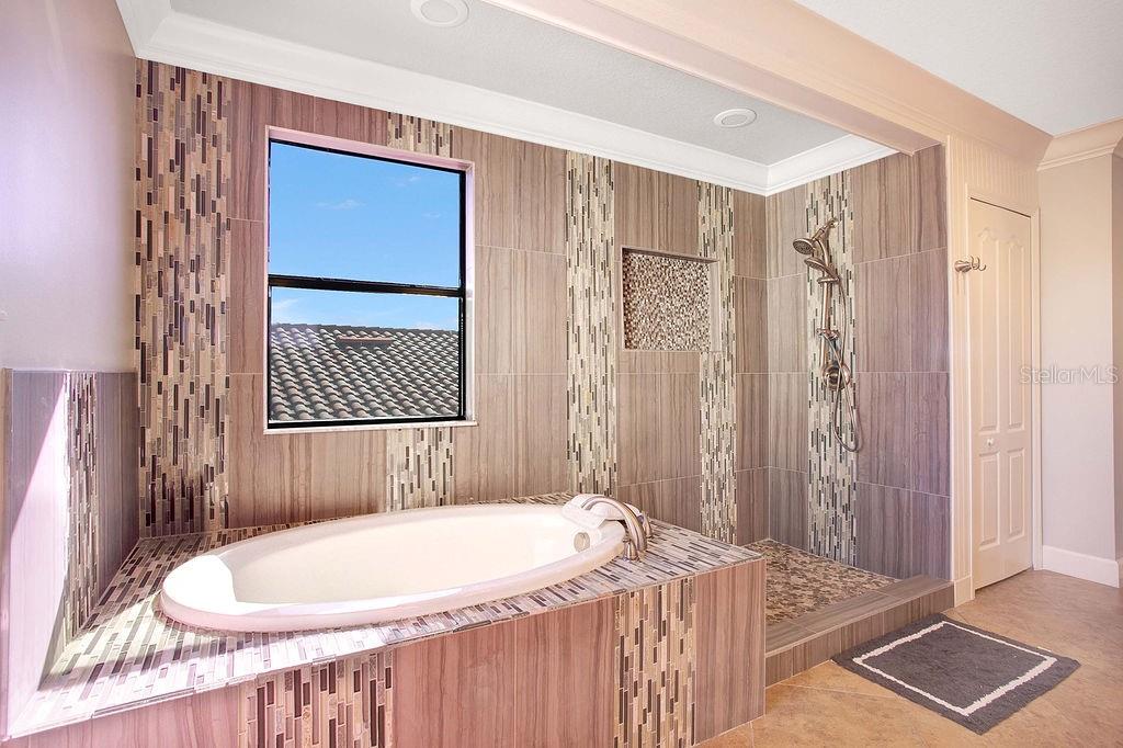 6914 QUIET CREEK DR — photo 31